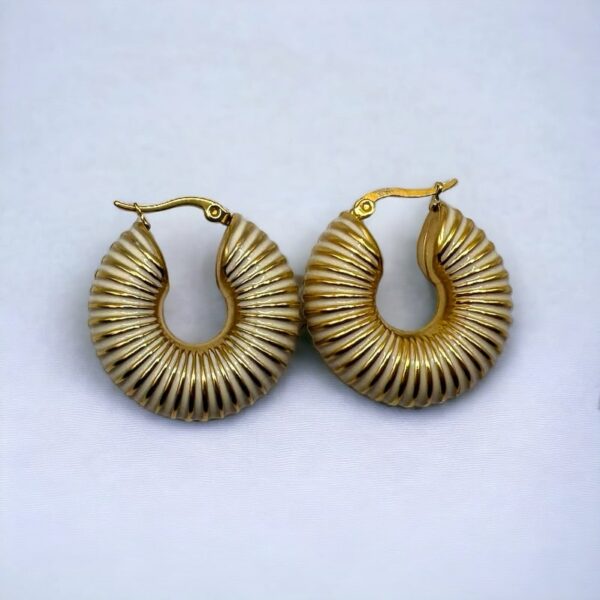 Seashell_Hoops_White HMEG027